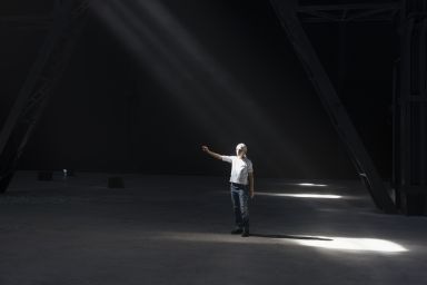 Pioverà, choreography by Anne Teresa De Keersmaeker inside the exhibition “Grand Bal” by Ann Veronica Janssens, Pirelli HangarBicocca, Milan